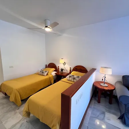 Apartament Modern Studio With Garden View