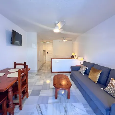 Modern Studio With Garden View Apartament