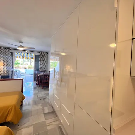 Modern Studio With Garden View Apartament